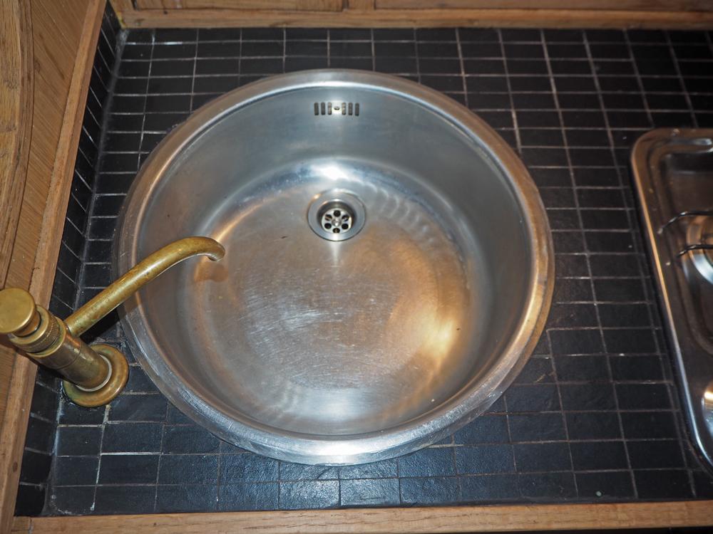 Saloon, Accommodation